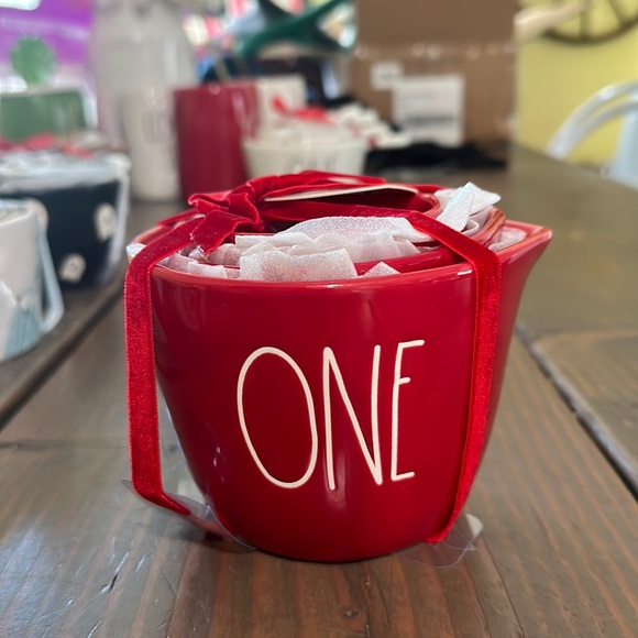 Rae Dunn red heart measuring cups - Picture 1 of 2